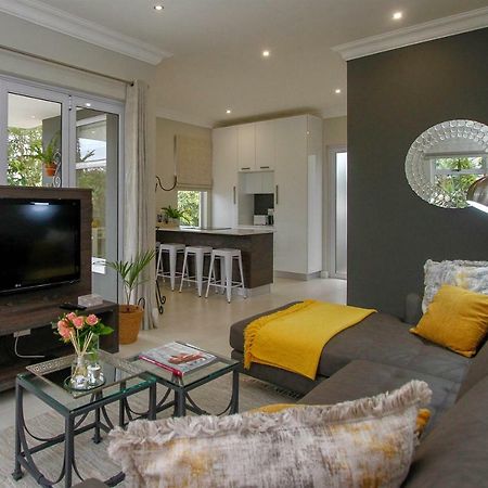 The Cottage On Cordia 2 Bedroom Self Catering 2Km From Umhlanga Beach Durban Esterno foto