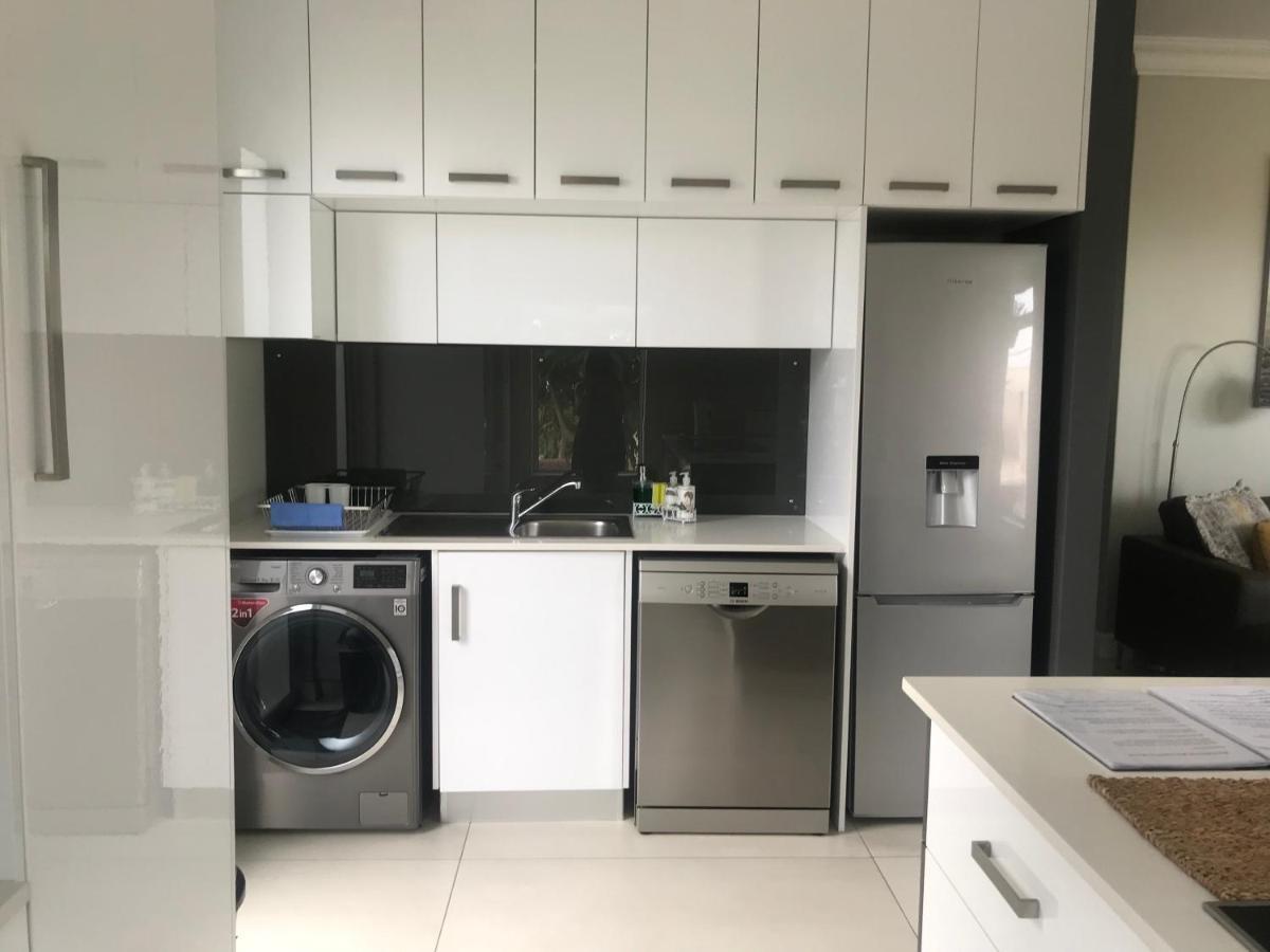 The Cottage On Cordia 2 Bedroom Self Catering 2Km From Umhlanga Beach Durban Esterno foto
